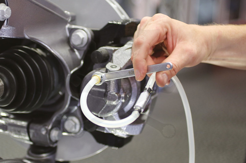 Féklégtelenítő kulcs készlet tömlővel 6 db-os + szelepes tömlő -TS20