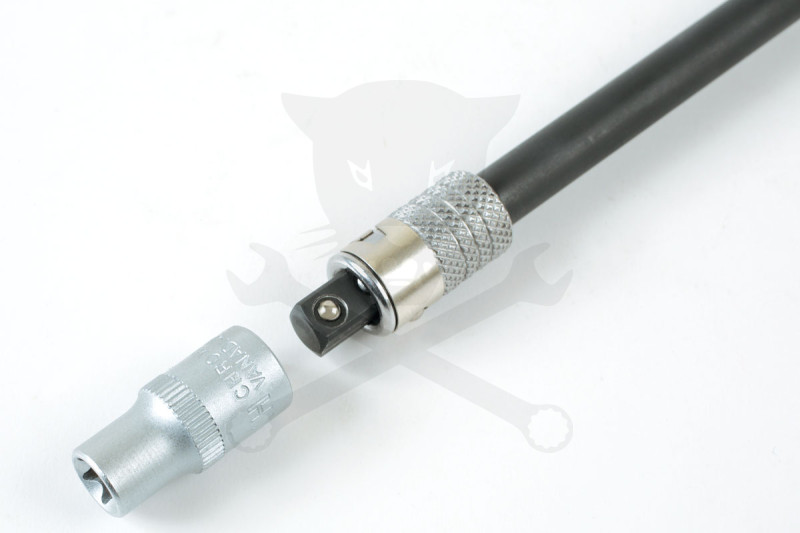 T-kulcs 1/4"-es bitbefogó és 1/4"-es dugófej 2:1-ben fix hajtószár