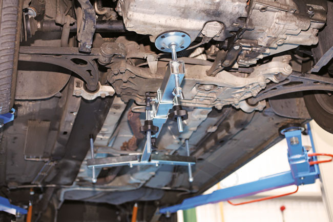 Motor és váltó támasztó univerzális konzol - Laser