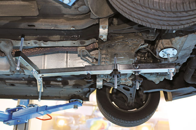 Motor és váltó támasztó univerzális konzol - Laser