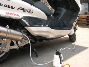 Féklégtelenítő kanna vákuumos-kétkörös kivitel motorkerékpárokhoz