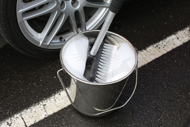 Autó mosókefe 700 mm-es nyéllel és sűrű, lágy, hosszú sörtékkel