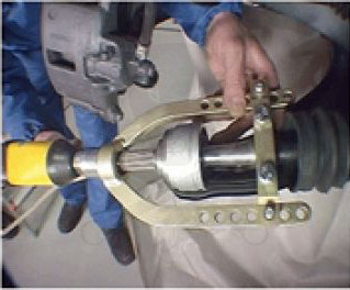 Féltengelycsukló lehúzó kölső