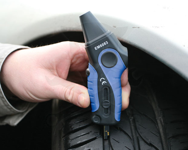 Keréknyomás és mélységmérő digitális