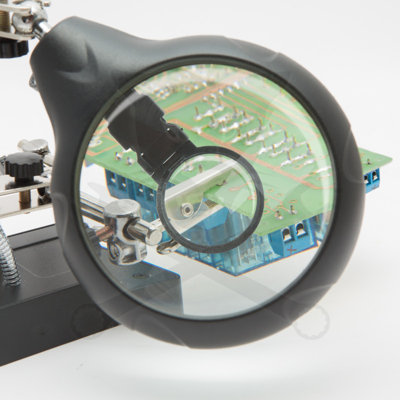 Paneltartó nagyítóval, csipeszekkel 5 LED, 360° forg. IP20,