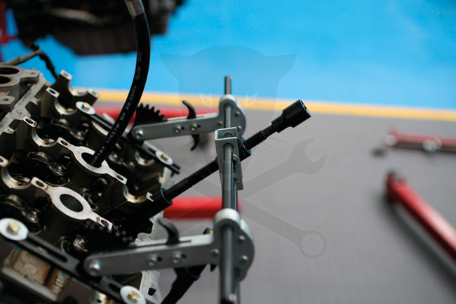 Szeleprugó lenyomó készlet