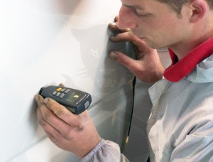 Festékréteg vastagságmérő Alumínium + Acél 2:1-ben