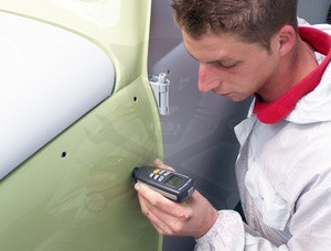 Festékréteg vastagságmérő Alumínium + Acél 2:1-ben