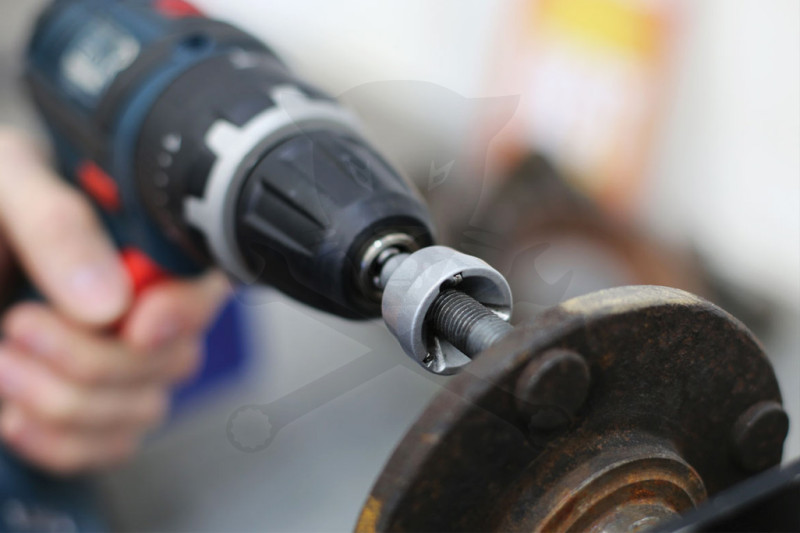 Sorjázó, külső menetes 3-19 mm tőcsavar, gömbfejcsavar, stb.-fúrógép