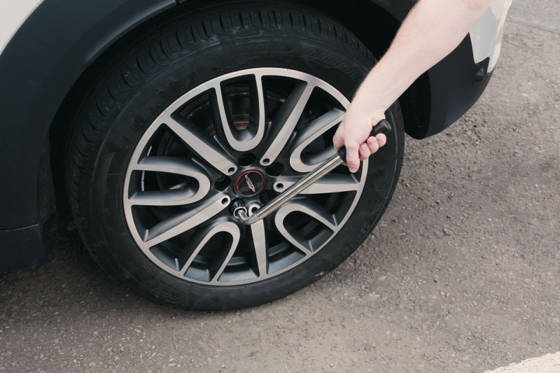 Kerékanya kulcs teleszkópos 350-550 mm 17x19 mm és 21x23 mm - Laser