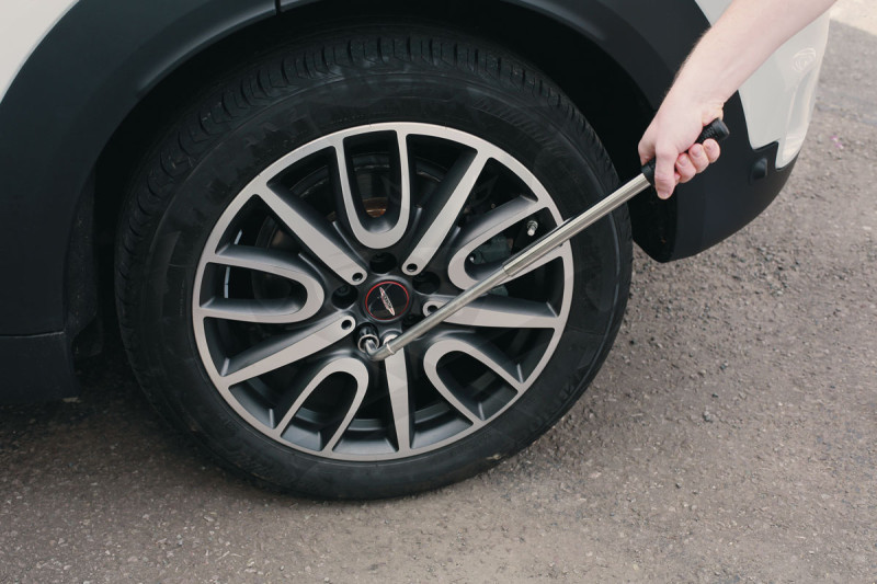 Kerékanya kulcs teleszkópos 350-550 mm 17x19 mm és 21x23 mm - Laser