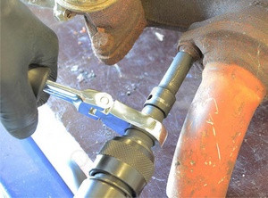 Vibro kalapácshoz csavar és izzítógyertya VIBRÁCIÓS LAZÍTÓ készlet