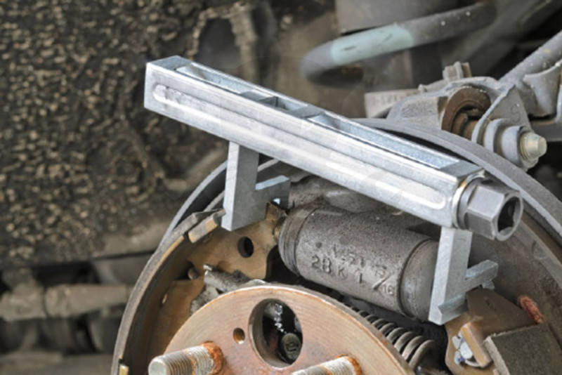 Dobfék, pofa feszítő szerszám - rugó ellen -AT18 -