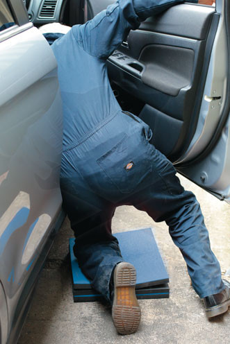 Aláfekvő-térdelő szivacs összecsukható, többfunkciós