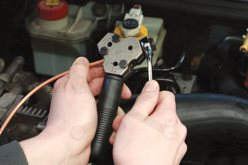 Fékcsőperemező készlet járművön is használható 4.75+5 bevonatos +6 mm