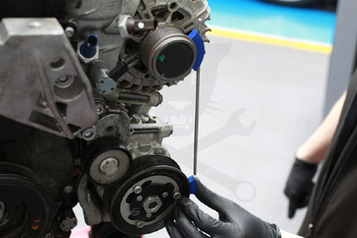 Ékszíjtárcsa ellenőrző-beállító szerszám hosszbordás szíjakhoz