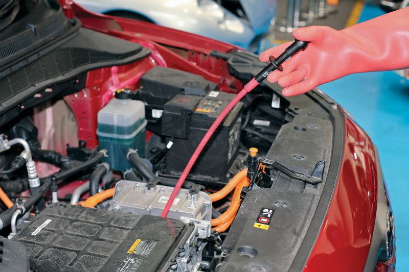 Csavarfelszedő 4 karmos flexibilis 1000V-os SZIGETELT csipesz 610 mm