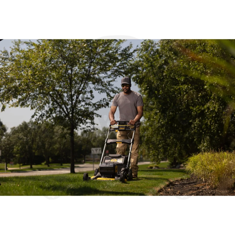 Fűnyíró, akkus 36V=2x18V - 53 cm önjáró - akku nélkül - DeWalt