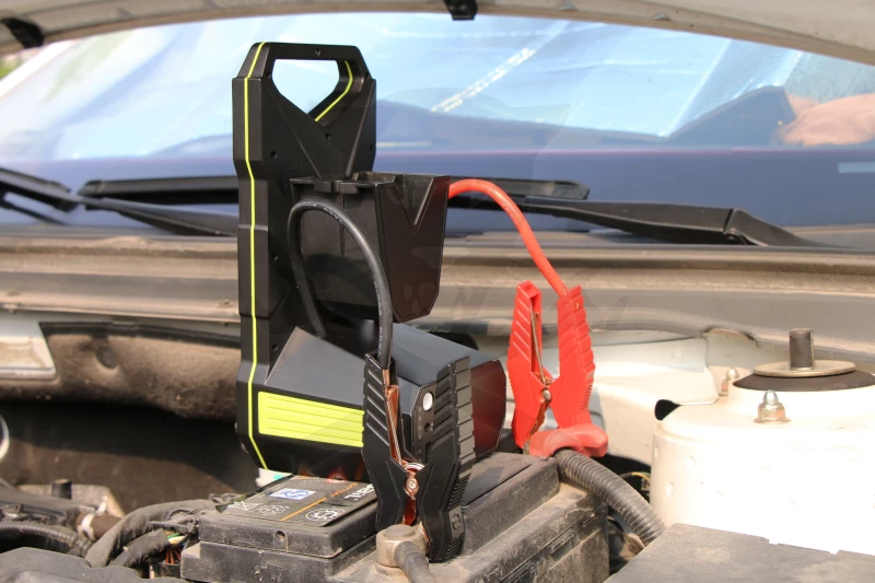 Akkumulátor bikázó-indító (starter) Lithium 1000/2000A, 12V multifunkc.