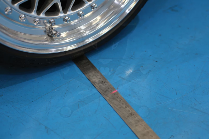 Szintezőlézer, vonal és polézer vízszintes és függőleges libellával -