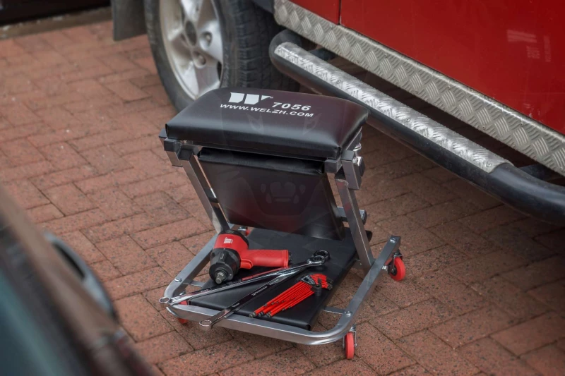 Aláfekvő fém 6 kerekű kétfunkciós 2:1 aláfekvő és szerelő szék - Welzh