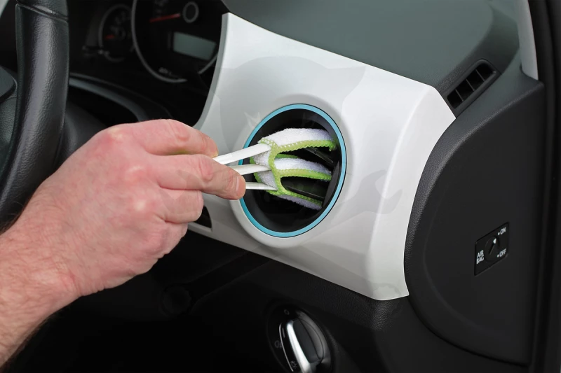 Duplafejű ecset utastér szellőzőrács tisztítására, stb.