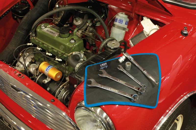 Mágneses szerszámtartó lap 310x250x8 mm 12 kg-os - Laser Tools Racing