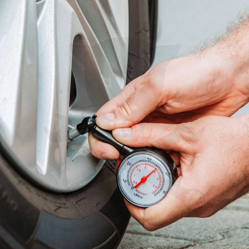 Keréknyomásmérő analóg 0 - 4 bar