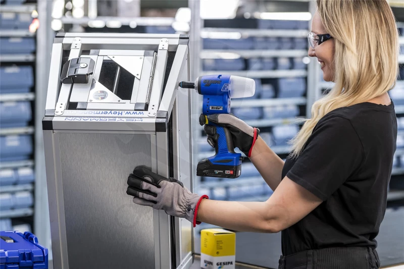 Popszegecshúzó akkus 2.4-6.0 mm 1db 2Ah, kofferban - Birdie - Gesipa