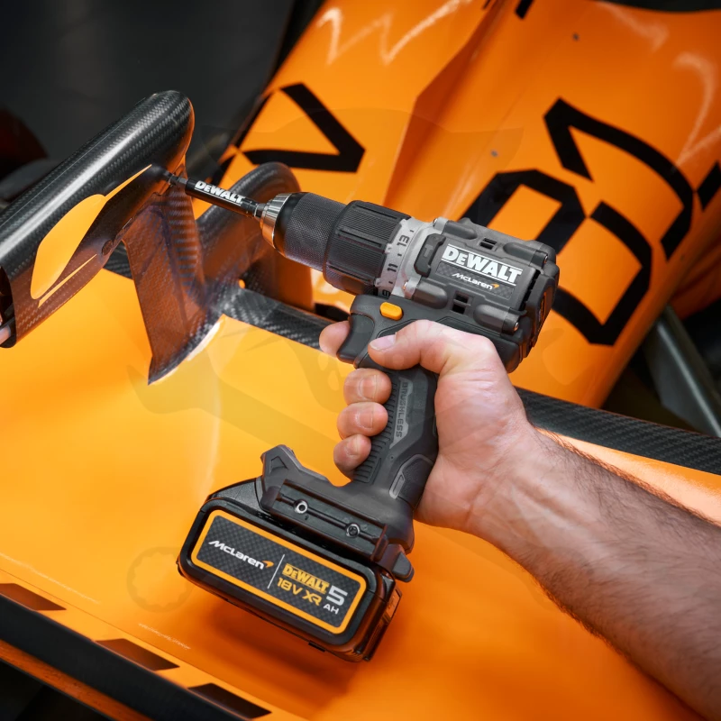 Ütvefúró-csavarbehajtó, akkus 18V 90 Nm 2x5.0Ah McLaren-DeWalt